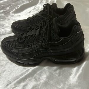 Nike,Black,Men’s Size 7